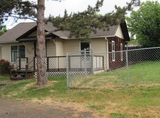 712 Meadow Ave, Roseburg, OR