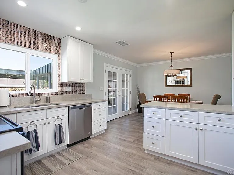 925 La Fiesta Way — Photo 9