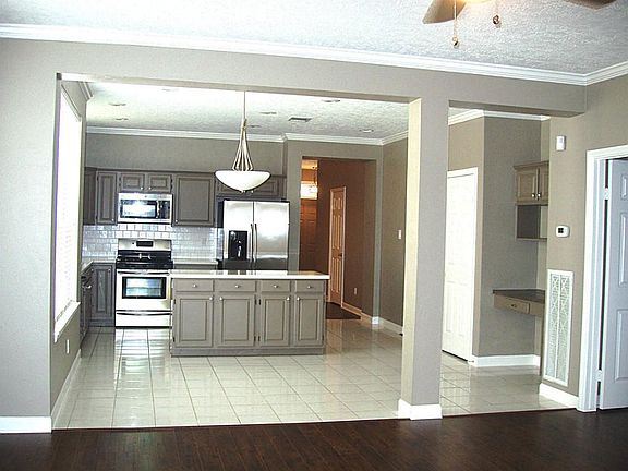 2nd image of 3422 Kings Mountain Dr