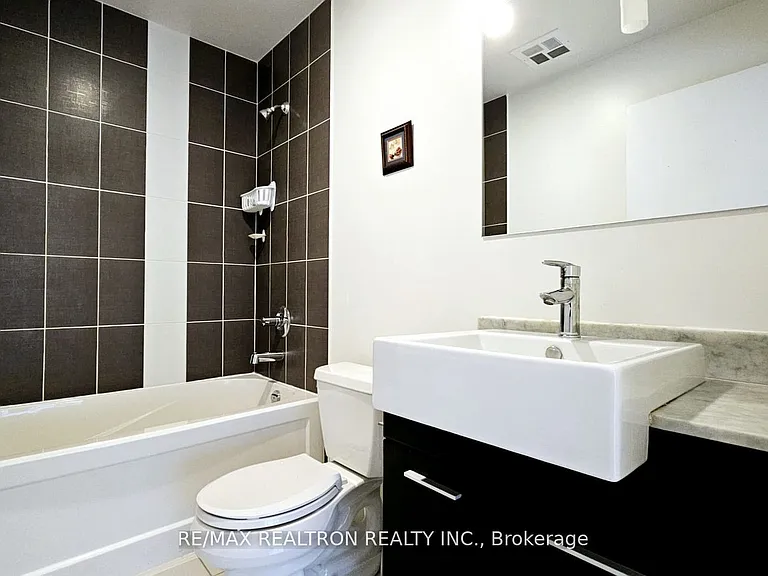 770 Bay St #712 — Photo 8