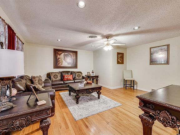 5th image of 4916 Glade St
