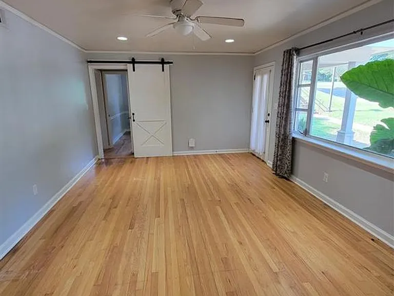 558 Karen Rd — Photo 4