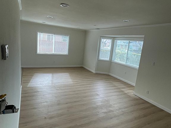3rd image of 3418 Sherbourne Dr