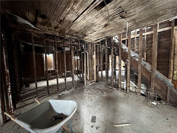 3rd image of 21 Gladstone St