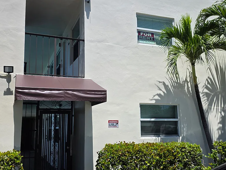 611 NE 14th Ave #201 — Photo 1
