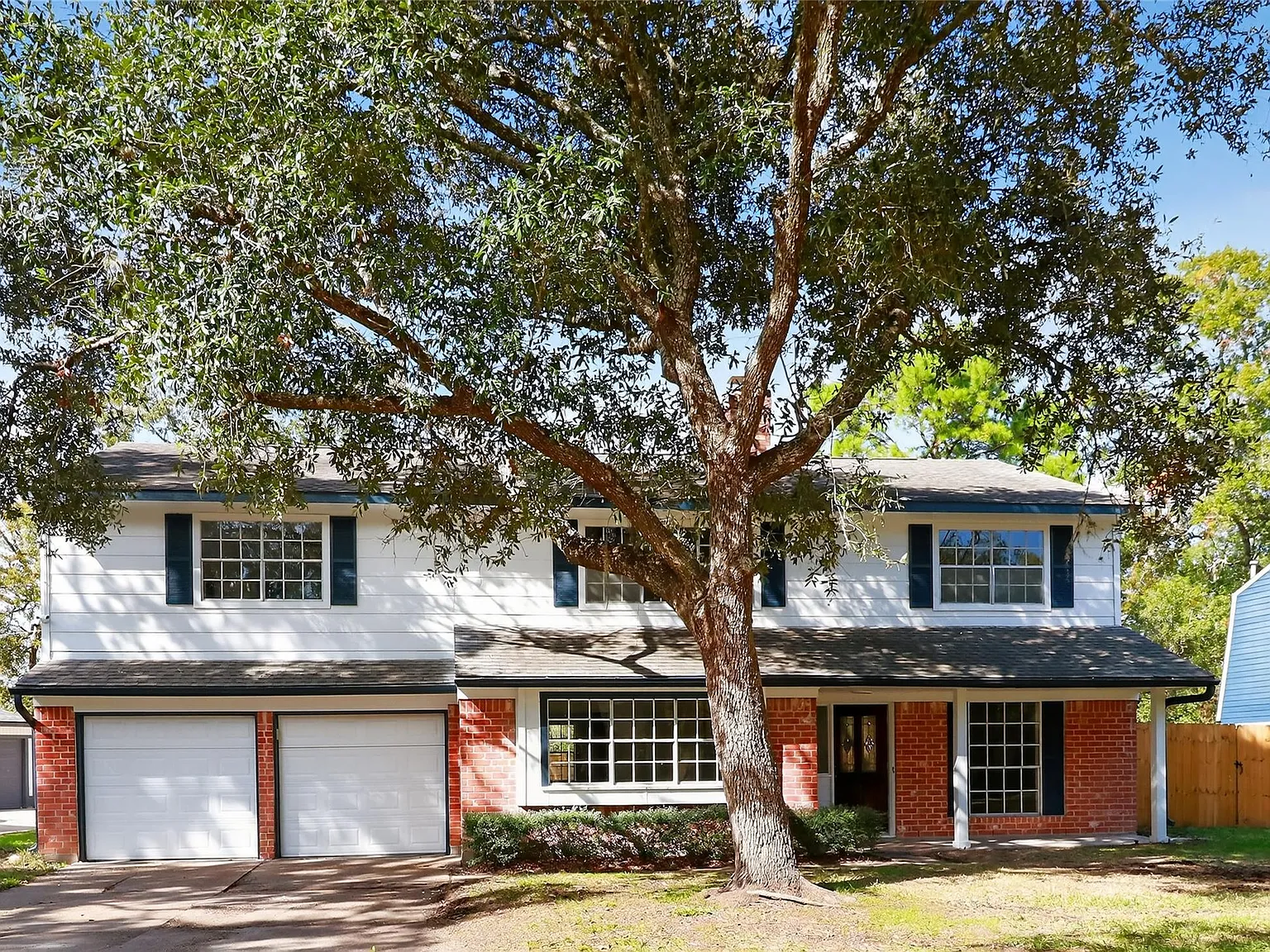 5 bed, 2.5 bath, 2782 sqft, $2,800 — Photo 1