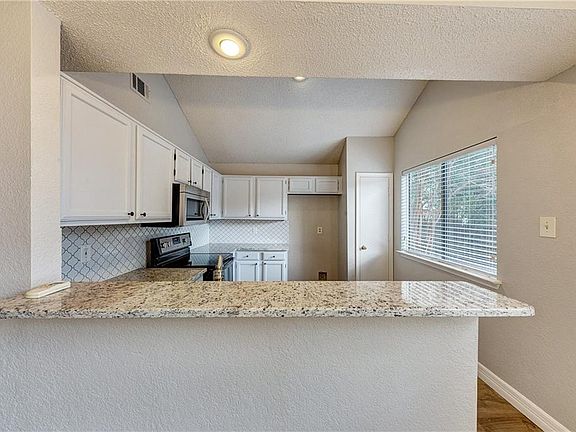 4th image of 6401 Mercedes Dr