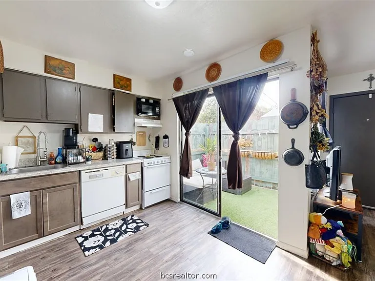 725 Peppertree Dr #22 — Photo 9