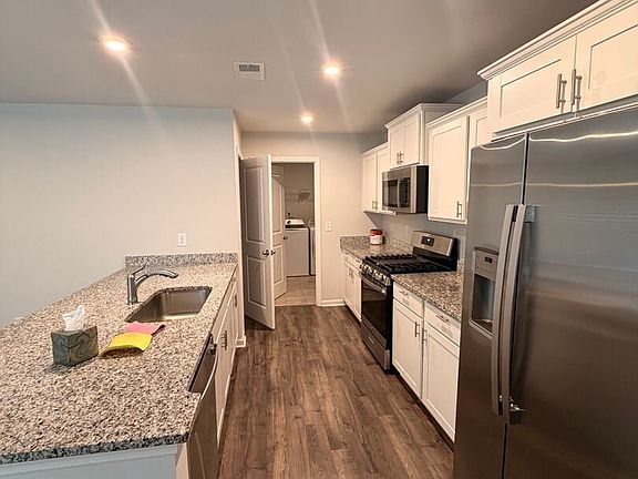 3rd image of 120 Paddock Glen Dr