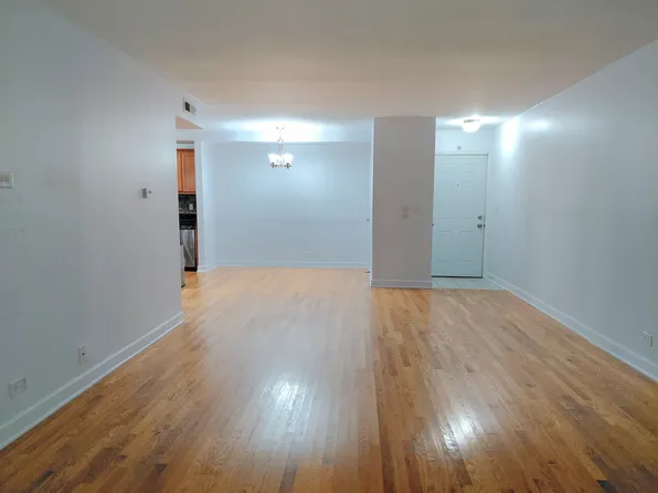 16W477 Mockingbird Ln, Willowbrook, IL 60527