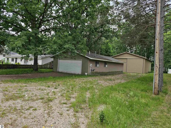 159 N Park St, Lake City, MI 49651