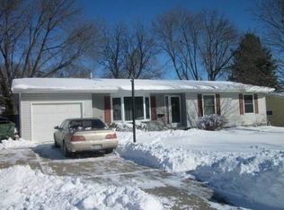 5100 Skyline Dr NW, Cedar Rapids, IA 52405