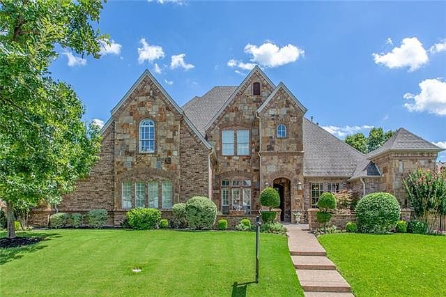 1st image of 701 Castle Rock Dr
