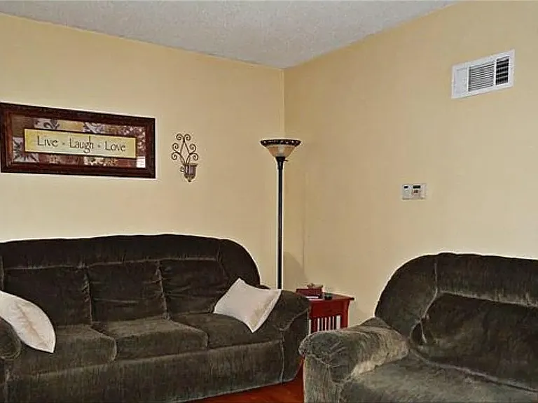 5253 N Spruce Ave — Photo 4