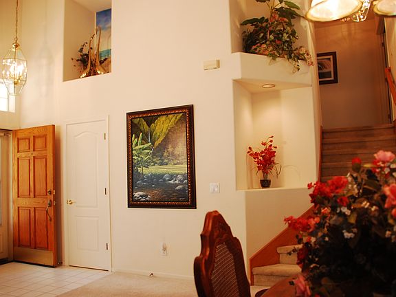 Niches provide elegant touch