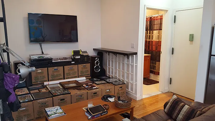 Rented by MCR Realty | media 7