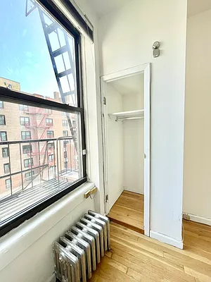 Rented by HOLTON REAL ESTATE INC. | media 9