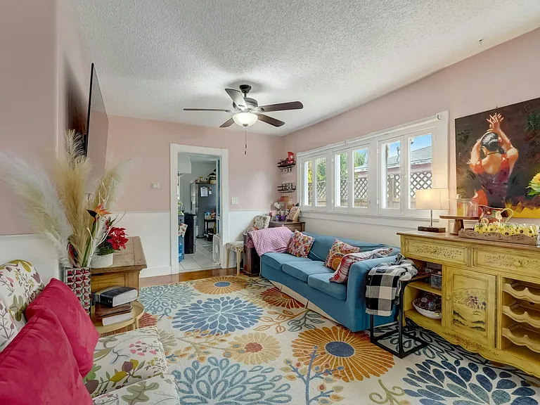 817 1/2 E Palmyra Ave — Photo 8