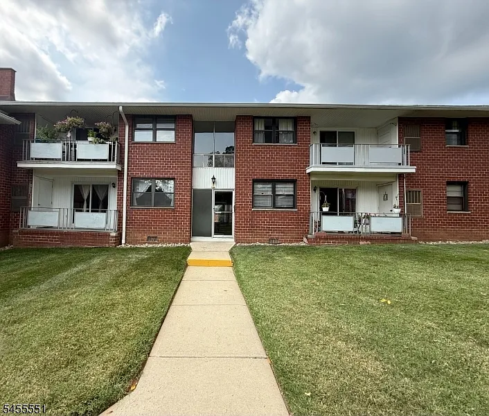 1 bed, 1.0 bath, $2,150 — Photo 1