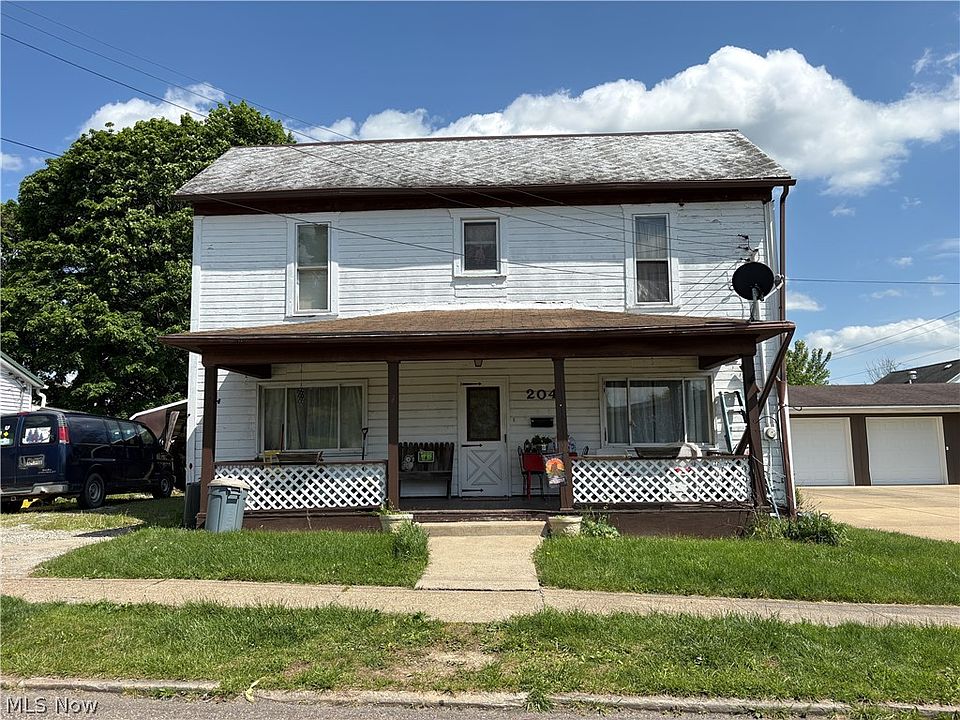 1st image of 204 N 4th St
