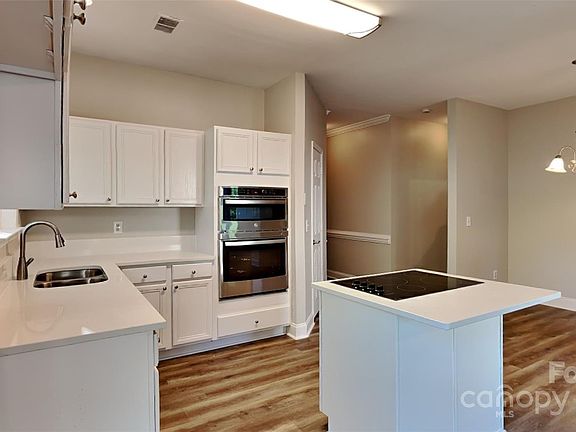 4th image of 3319 Kingshire Way