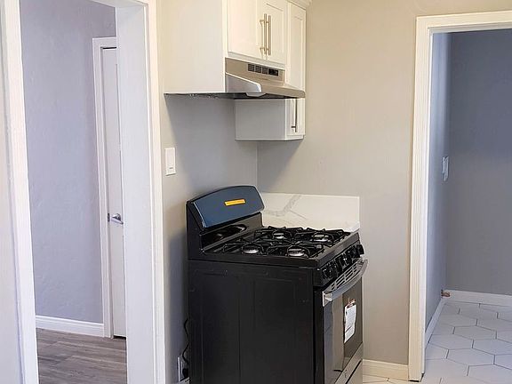 4th image of 1970 Cedar Ave APT B