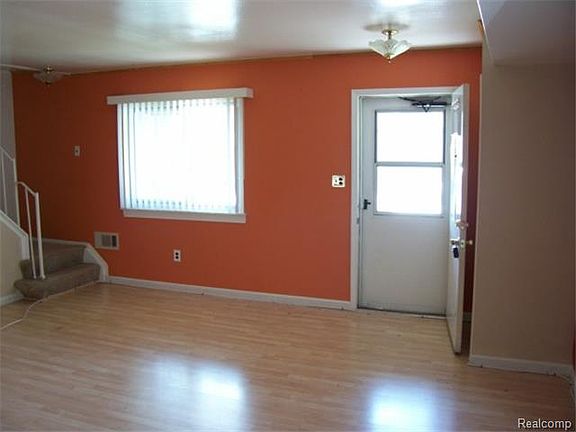 3rd image of 15796 Dupage Blvd