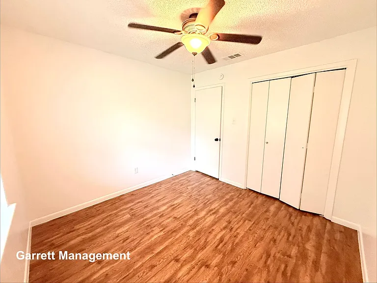 106 N Fairview St — Photo 12