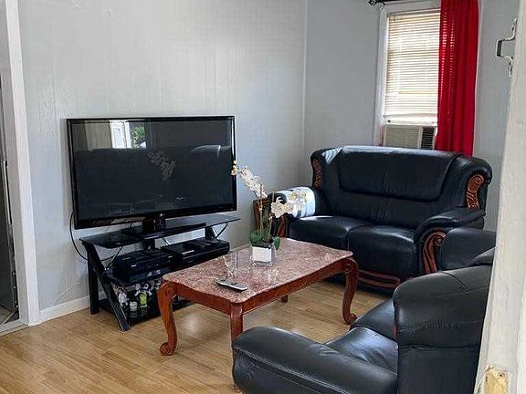 4th image of 2918 Tenbroeck Ave