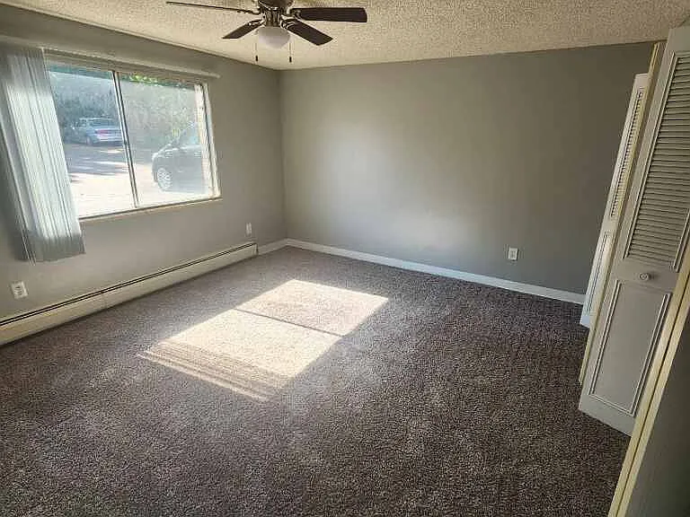 Crestview Apartments — Photo 17