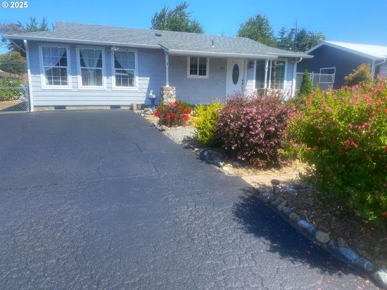 420 Fir St, Brookings, OR 97415