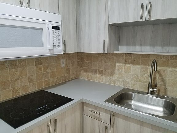 5th image of 2730 Collins Ave APT 112