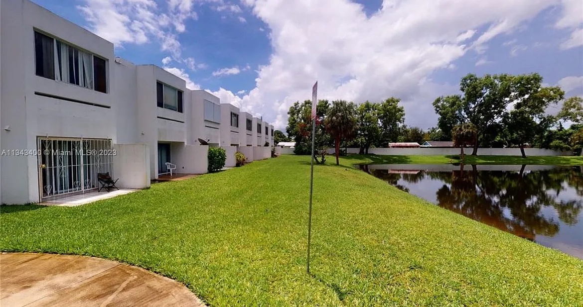 3 bed, 1.5 bath, 1277 sqft, $880 — Photo 3