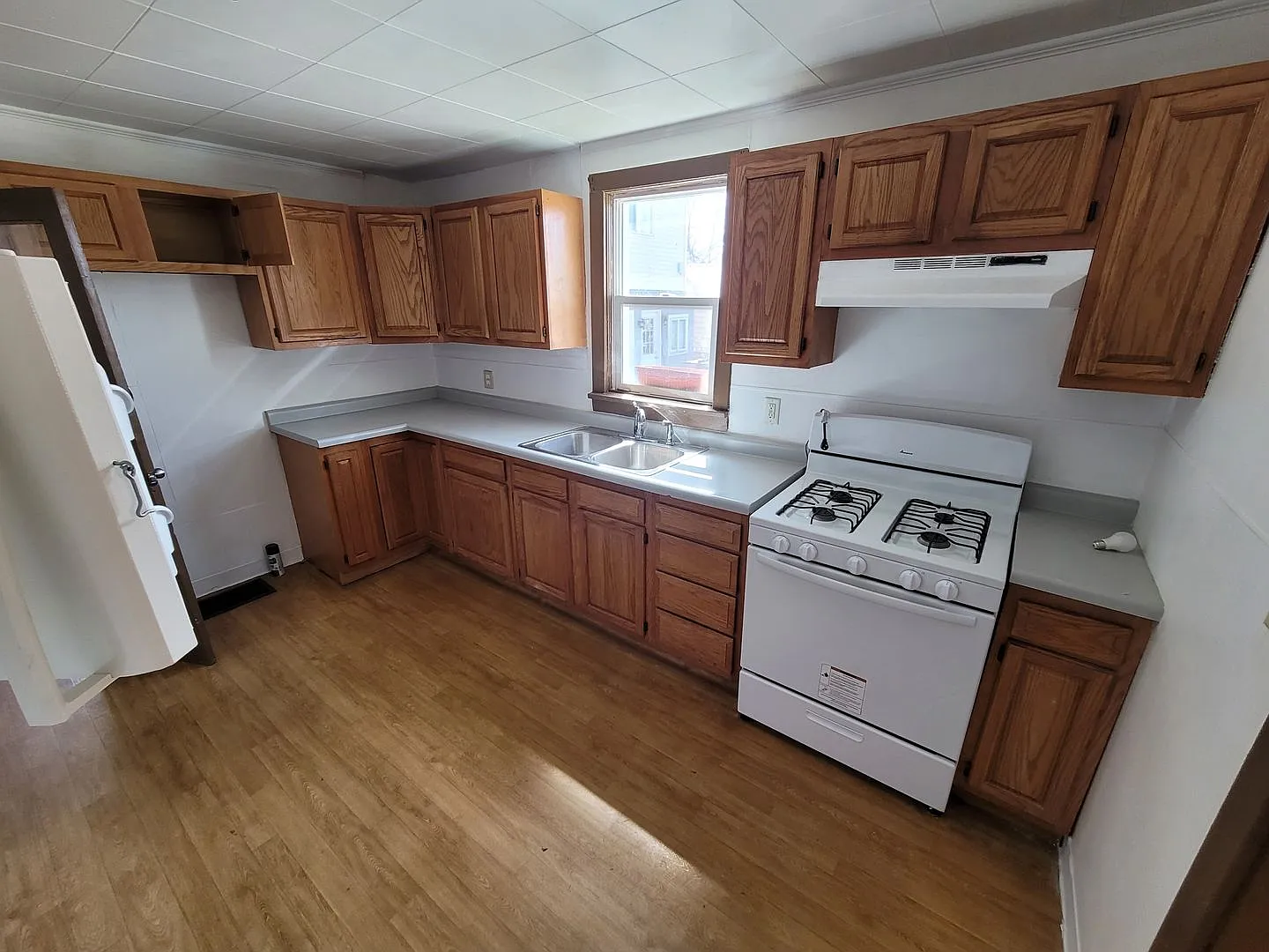 Cozy 2 bedroom single family home — Photo 3