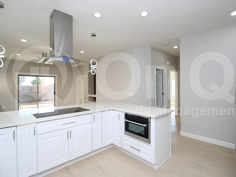 3003 E Kings Ave — Photo 5