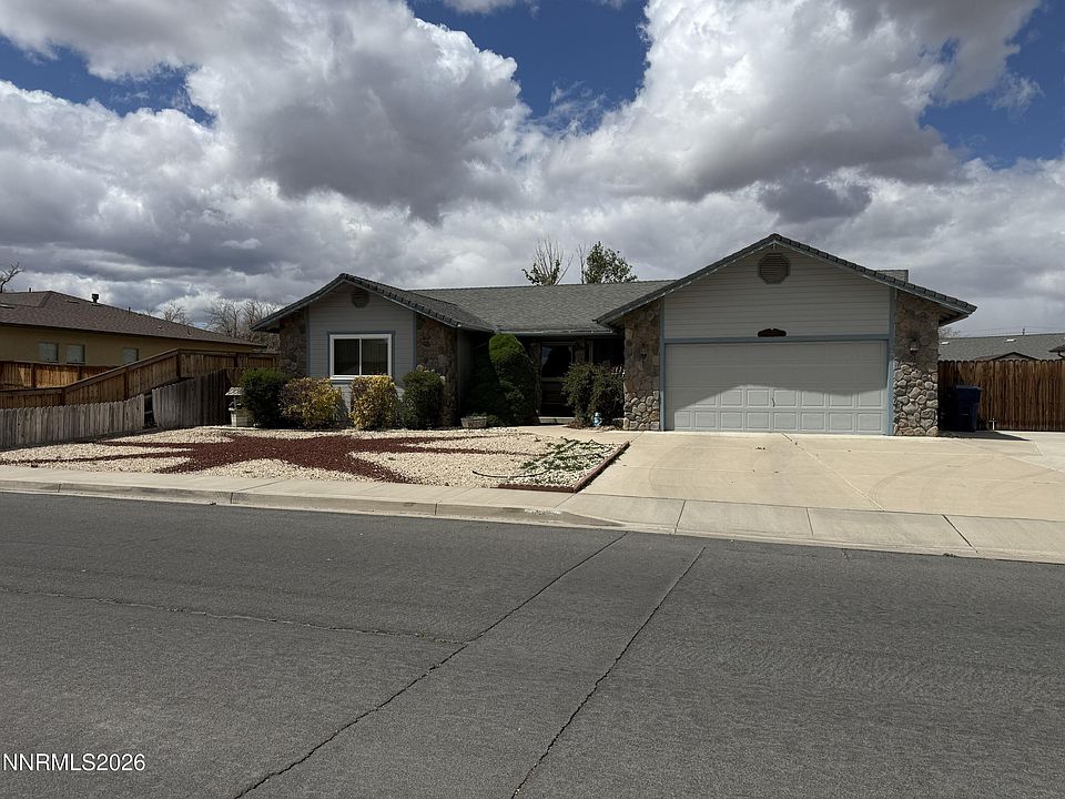 1st image of 685 Palomino Dr