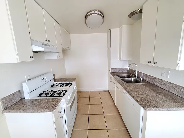 Villa Gardens Apts - Carmel Palm, LP — Photo 11