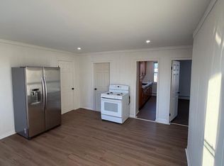 32 Easton St Floor 3, Lawrence, MA 01843