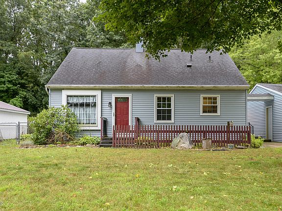 4th image of 213 Manor Dr