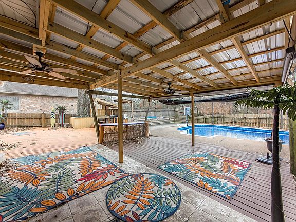 2nd image of 3909 Lakewood Valley Dr