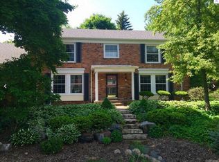 4250 Saddle Ln, West Bloomfield, MI