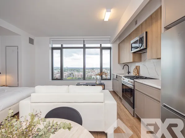 2230 Cropsey Avenue image 4 of 11