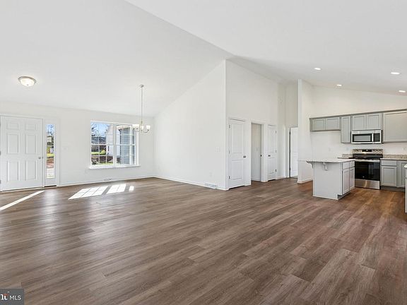 4th image of 87 Eagle Ln #5