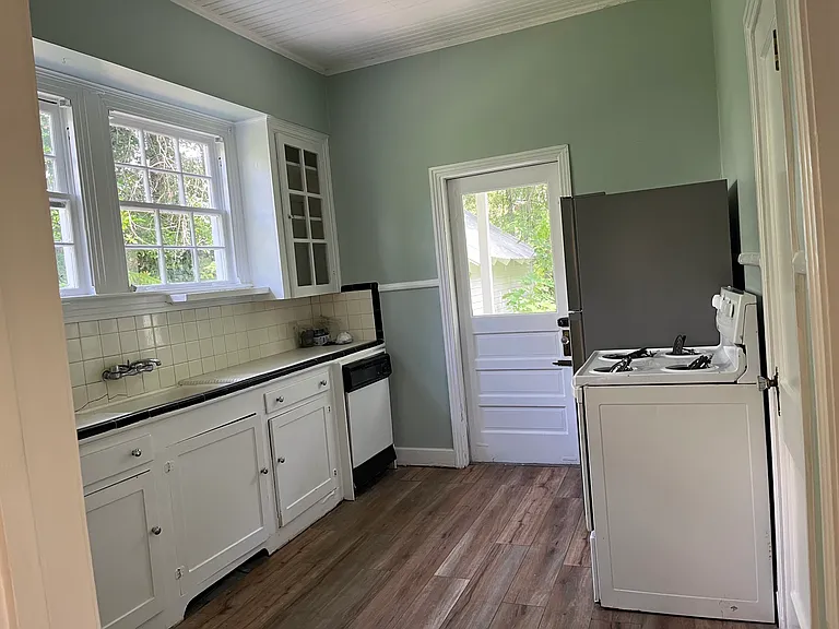619 Europe St — Photo 9