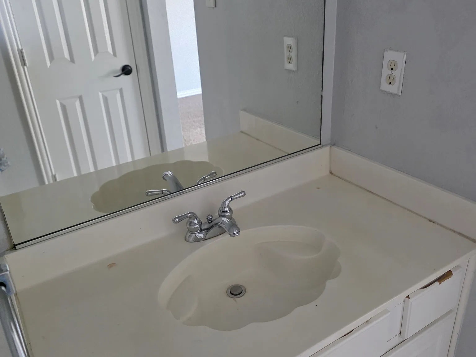 5 bed, 3.5 bath, 3500 sqft, $3,600 — Photo 3