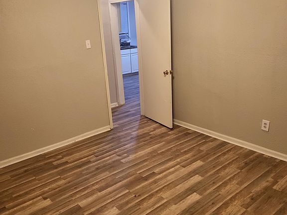 3rd image of 2784 Amsden Ave