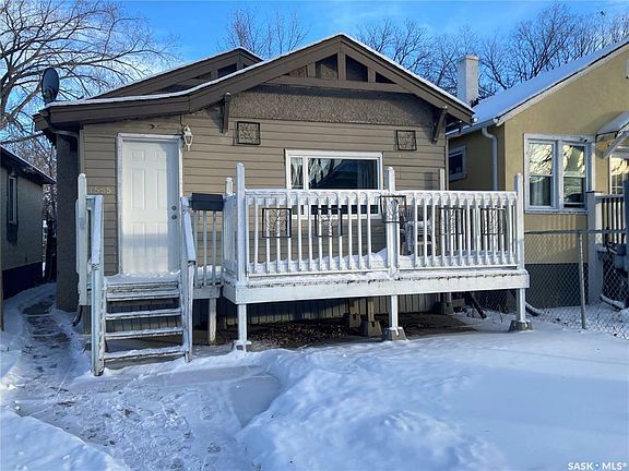 2nd image of 1555 Robinson St