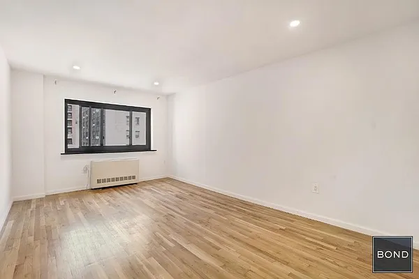 Rented by Bond New York | media 15