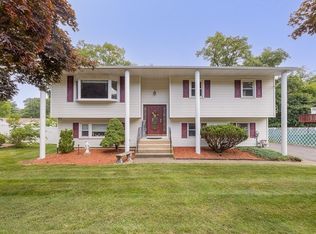 29 S Lilburn Dr, Garnerville, NY 10923