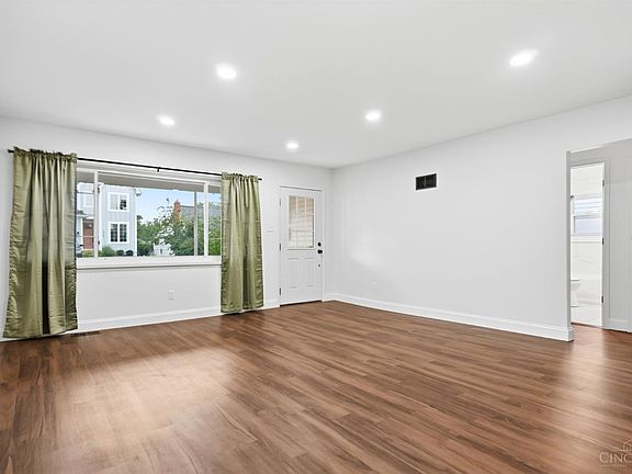 4th image of 4537 Leslie Ave